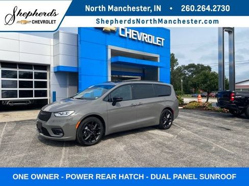 Used 2025 Chrysler Pacifica Limited FWD image 1