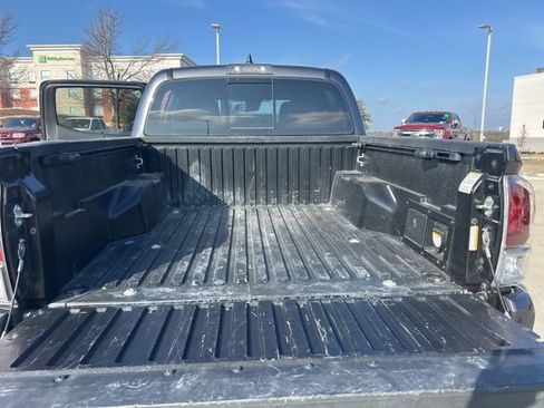 Used 2023 Toyota Tacoma TRD Off-Road image 8