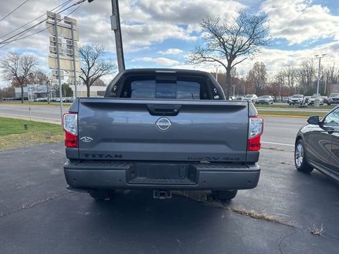 Used 2024 Nissan Titan SV w/ SV Convenience Package image 3