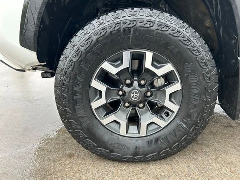 Used 2023 Toyota Tacoma TRD Off-Road AWD/4WD image 31