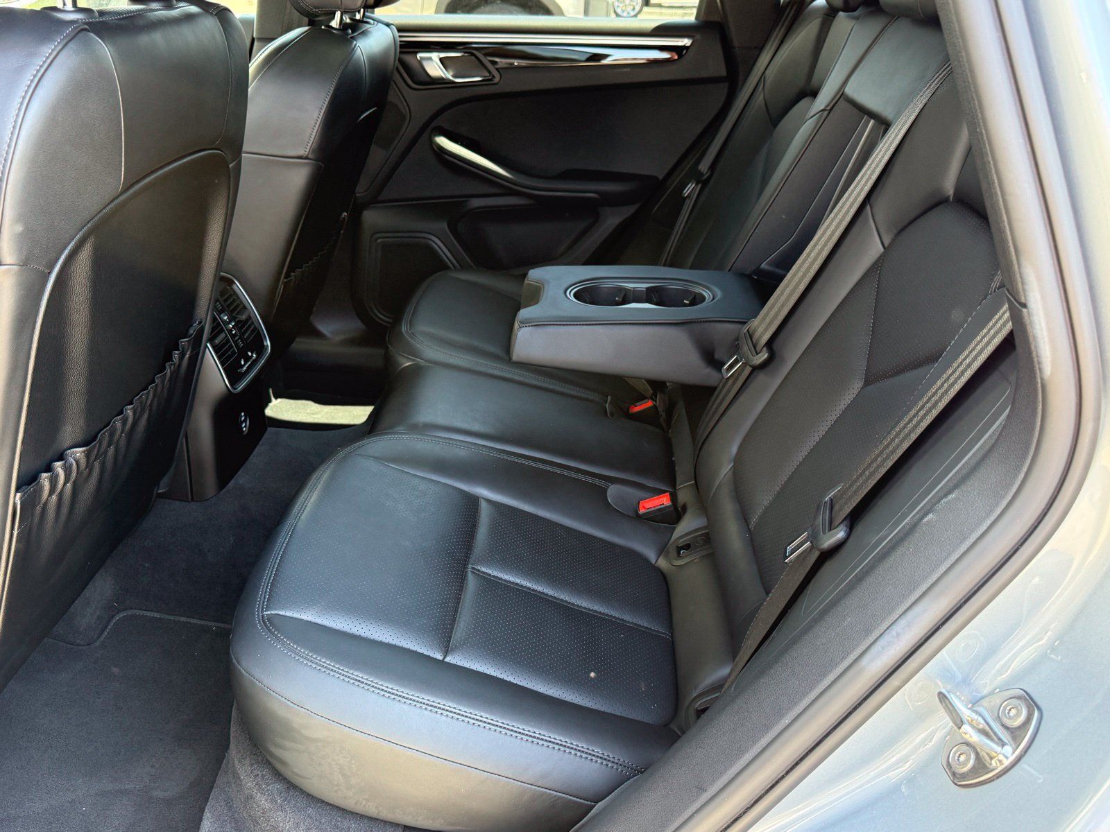 Used 2023 Porsche Macan S AWD/4WD image 42