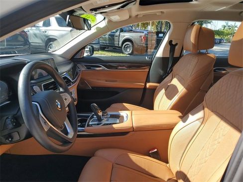 Used 2021 BMW 750i xDrive w/ Executive Package image 18