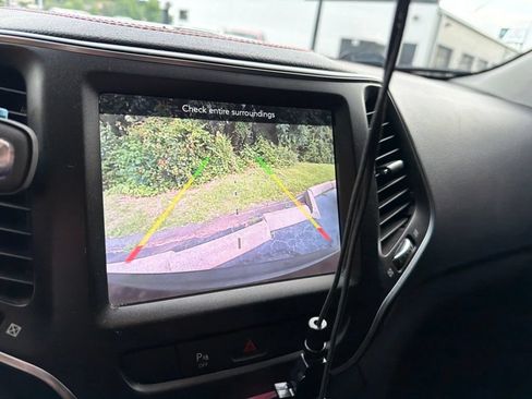 Used 2020 Jeep Cherokee Trailhawk w/ Trailer Tow Group AWD/4WD image 17