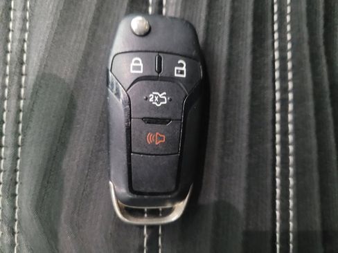 Used 2016 Ford Fusion SE image 32