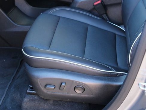 Used 2025 Buick Enclave Preferred image 15