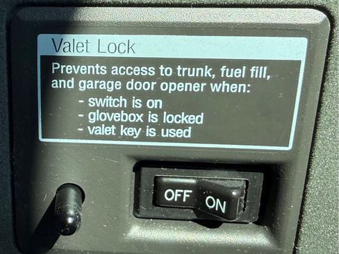 Used 2004 Cadillac Seville SLS w/ Preferred Equipment Group image 13