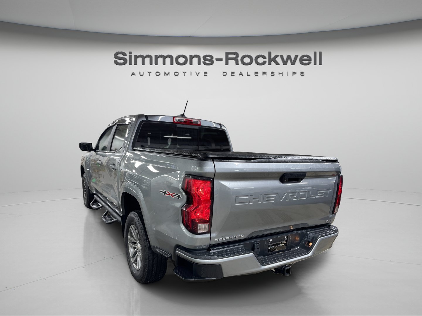 Used 2023 Chevrolet Colorado LT w/ LT Convenience Package II AWD/4WD image 3