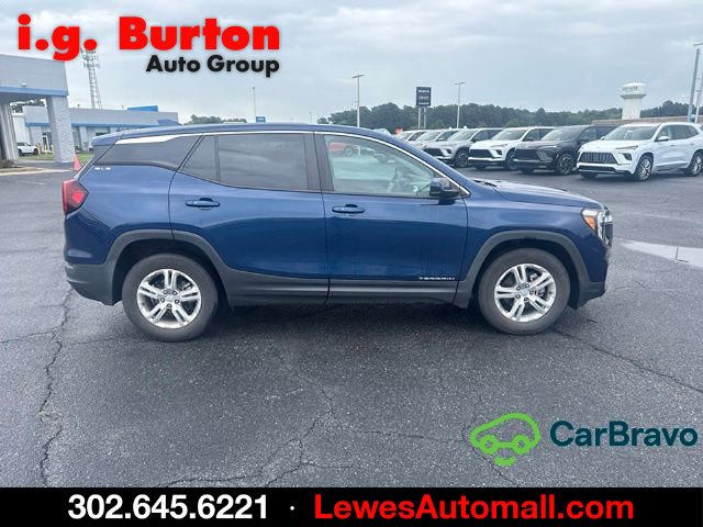 Used 2022 GMC Terrain SLE FWD image 2