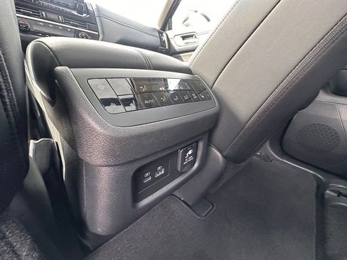 Certified 2025 Nissan Pathfinder Platinum FWD image 20