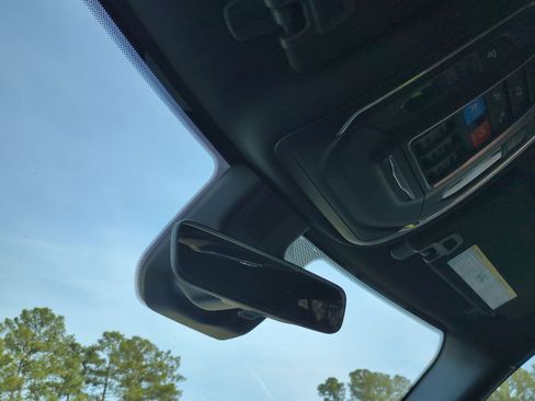 Used 2025 Jeep Grand Cherokee Limited w/ Black Appearance Package image 27