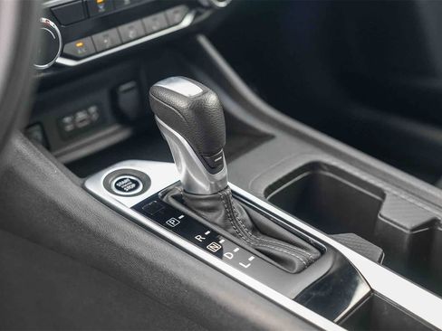 Used 2025 Nissan Sentra SV image 18