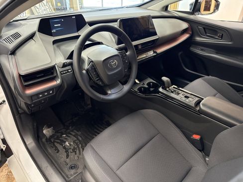 Used 2025 Toyota Prius SE image 7