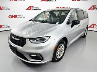 Used 2024 Chrysler Pacifica Touring-L FWD video 3