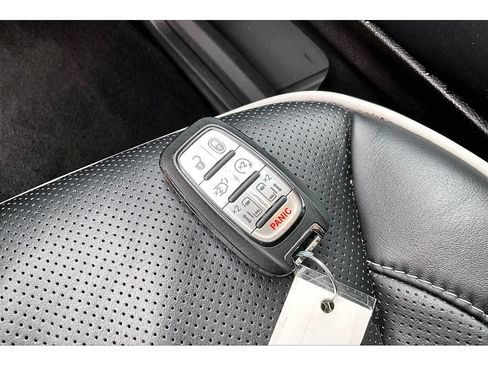 Used 2025 Chrysler Pacifica Limited FWD image 53