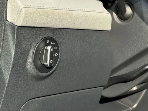 Certified 2025 Volkswagen Taos SEL w/ Black Wheel Plus Package image 24