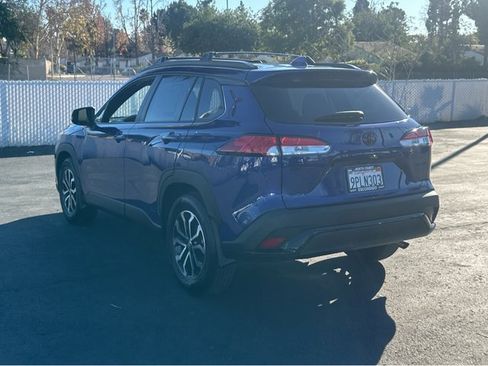 Used 2024 Toyota Corolla Cross SE image 4