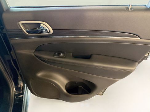 Used 2019 Jeep Grand Cherokee Limited AWD/4WD image 32