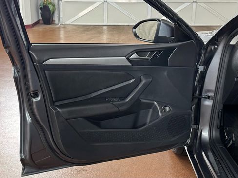 Used 2021 Volkswagen Jetta SE image 16