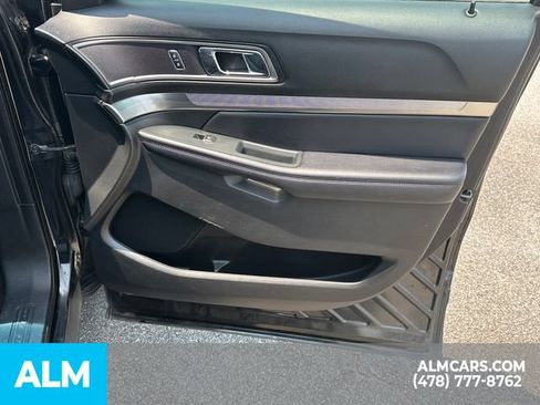 Used 2018 Ford Explorer XLT FWD image 16