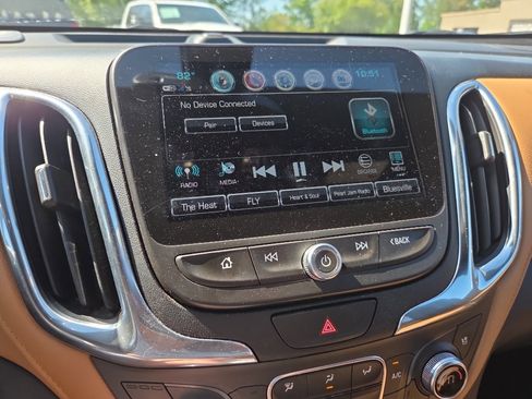 Used 2018 Chevrolet Equinox Premier image 10