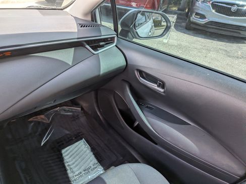 Used 2020 Toyota Corolla LE image 16