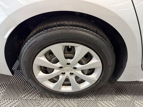 Used 2022 Toyota Corolla LE FWD image 19