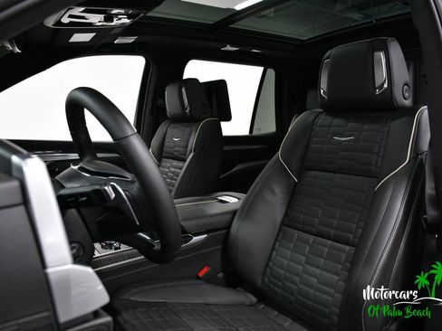 Used 2026 Cadillac Escalade V w/ LPO, ONYX Package image 31