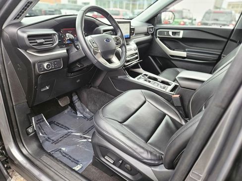 Used 2022 Ford Explorer XLT w/ Equipment Group 202A image 16