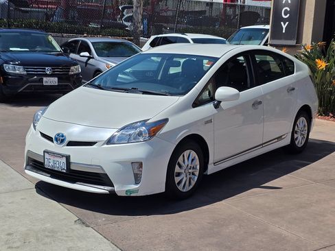 Used 2014 Toyota Prius Prime Advanced FWD image 5