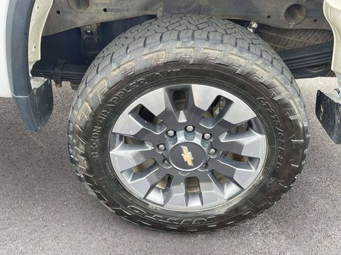 Used 2021 Chevrolet Silverado 2500 Custom w/ Custom Value Package AWD/4WD image 9