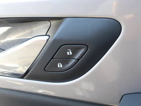 Used 2025 Chevrolet Blazer LT FWD image 15
