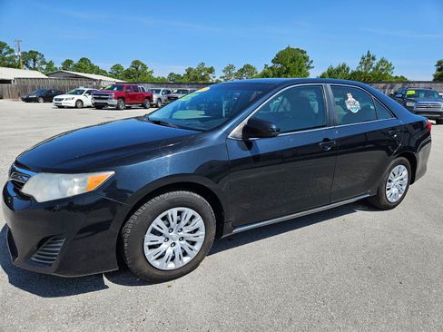 Used 2012 Toyota Camry LE FWD image 2