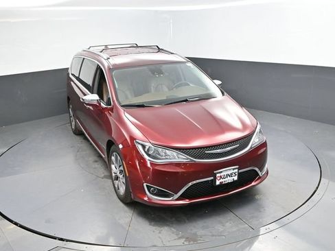 Used 2017 Chrysler Pacifica Limited FWD image 38