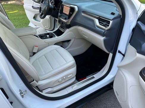 Used 2022 GMC Acadia Denali w/ Denali Technology Package image 33