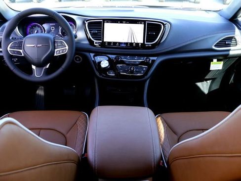 New 2026 Chrysler Pacifica Pinnacle image 24