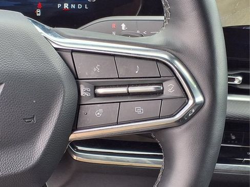 Used 2025 Chevrolet Equinox LT AWD/4WD image 16