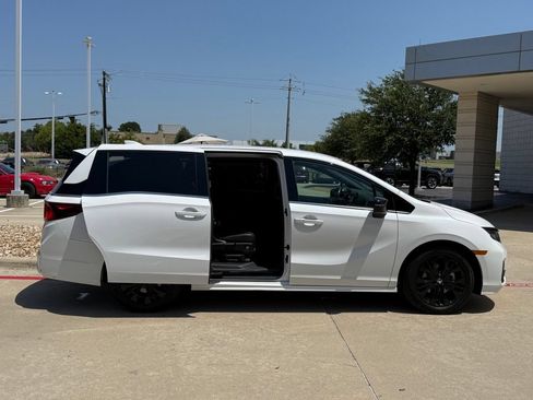 Used 2025 Honda Odyssey Sport-L image 10