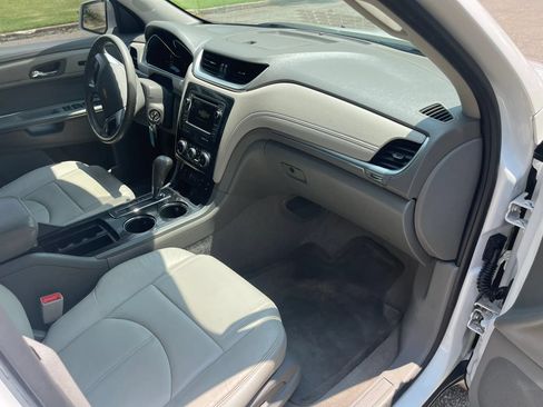Used 2017 Chevrolet Traverse LT FWD image 14