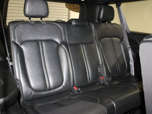 Used 2023 Jeep Wagoneer L Series II image 32