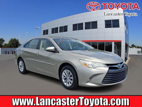 Used 2015 Toyota Camry LE FWD image 1