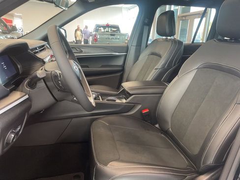 New 2026 Jeep Grand Cherokee Altitude image 9