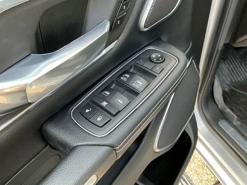 Used 2019 RAM 1500 Laramie image 12