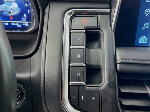 Used 2022 Chevrolet Suburban High Country image 17