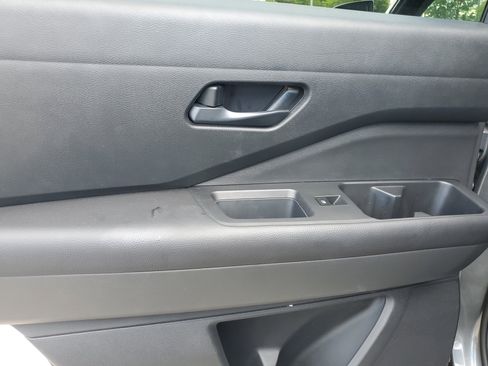 Used 2024 Nissan Pathfinder S image 14