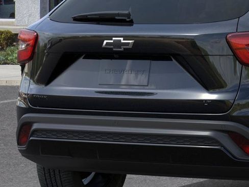 New 2026 Chevrolet Trax LT w/ Driver Confidence Package FWD image 38