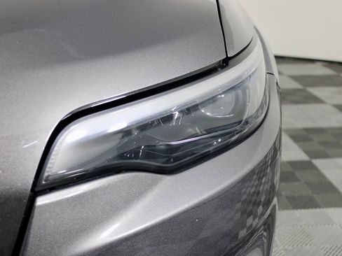 Used 2019 Jeep Cherokee Limited image 3