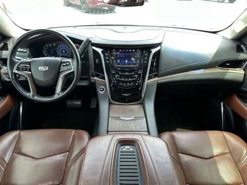 Used 2018 Cadillac Escalade Luxury AWD/4WD image 14