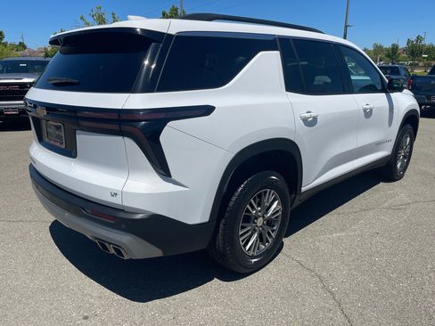 Used 2024 Chevrolet Traverse LT AWD/4WD image 5