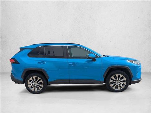 Used 2021 Toyota RAV4 XLE Premium FWD image 4