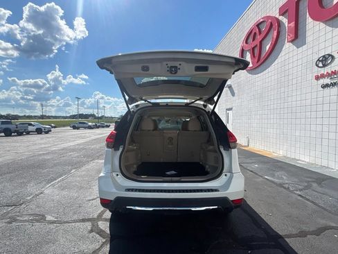 Used 2018 Nissan Rogue SV FWD image 29
